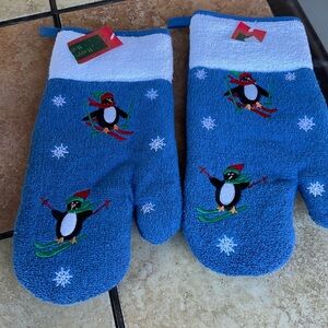 Blue Penguin Skiing Christmas Winter Thick Terry Oven Mitts Set of 2 NWT